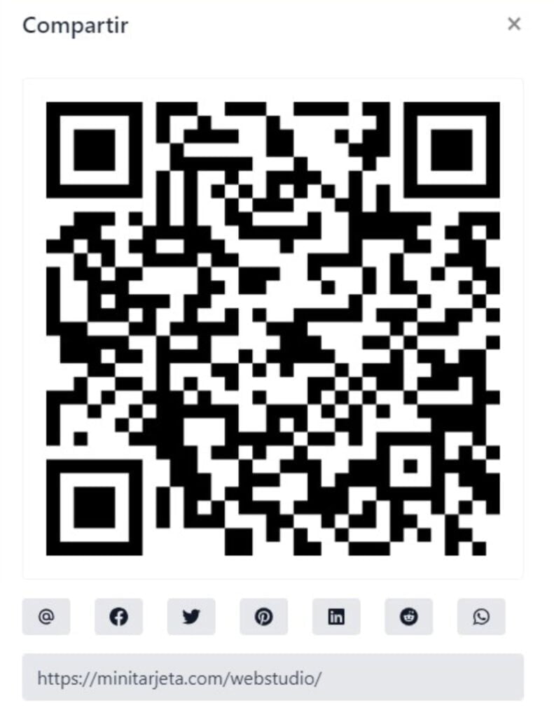 Código QR para acceder a la tarjeta digital de WebStudio con opciones para compartir en redes sociales.

